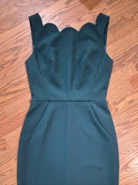 Scalloped Neck Midi Sheath Dress in Deep Green